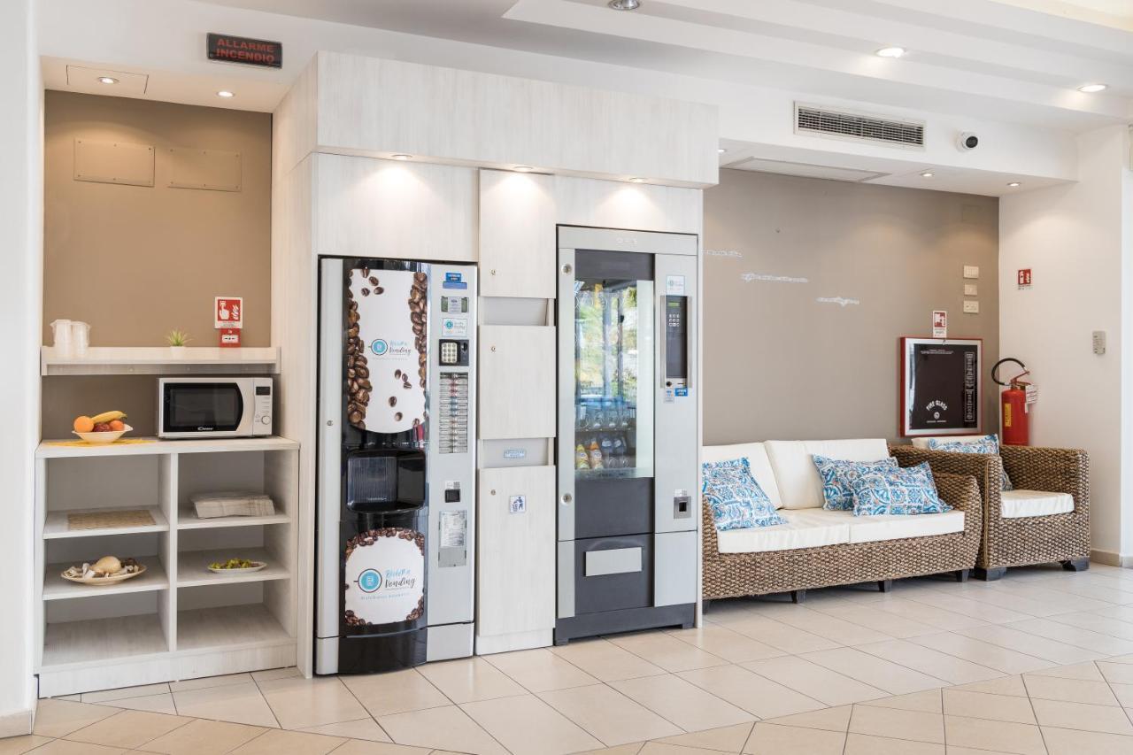 Hotel Amalfi - Smart Hotel Riccione Exteriör bild