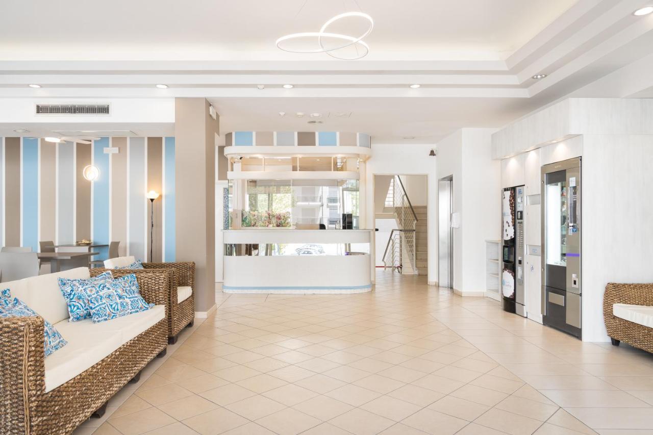 Hotel Amalfi - Smart Hotel Riccione Exteriör bild